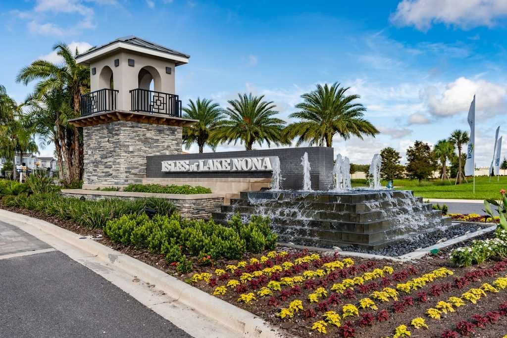 Casas e Townhouses novas com 3-7 dormitórios em Lake Nona, Florida